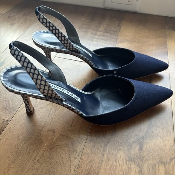 Manolo Blahnik Carolyn Navy Blue Linen Slingback Pump Featuring Almond Toe - Picture 4 of 5